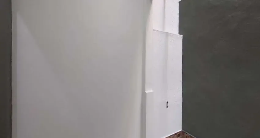 Casa Sobrado à venda de 4 dormitórios sendo 1 suíte e 2 vagas na Saúde