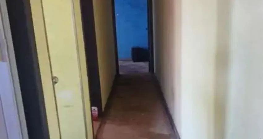 Sobrado à venda na Vila Bancária, São Paulo-SP: 3 quartos, 2 banheiros, 2 vagas de garagem, 200m² de área.