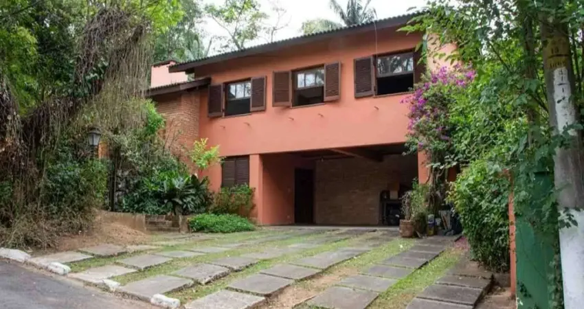 Casa em condomínio - 4 dorms / 1 suíte, piscina, jardim, anexo gourmet!