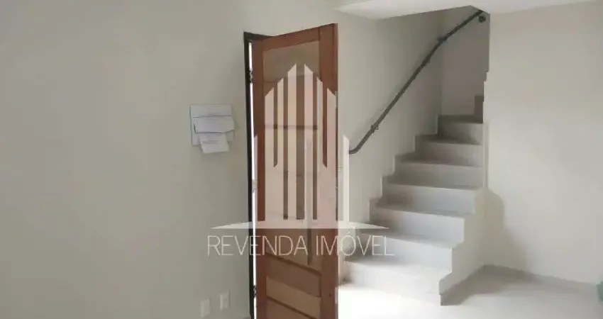 Sobrado Novo, com 3 dormitórios sendo 1 suíte com varanda . Todos com piso vinílico. Escada em porcelanato. Sala para dois ambientes , lavado ,copa e cozinha integrados , 2 vagas na garagem , portão a