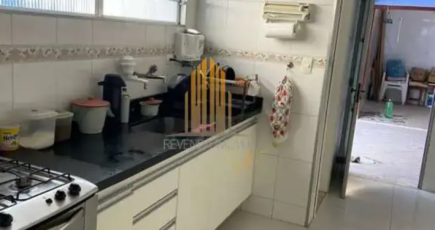 CASA ASSOBRADADA DE 150M² COM TRES DORMITORIOS SENDO UMA SUITE, 3 BANHEIROS E DUAS VAGAS DE GARAGEM.