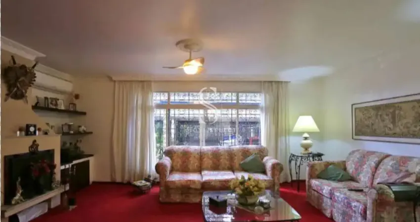 Casa residencial de 260m² possuindo 3 dormitórios (1 suíte) e 2 vagas á venda na região do brooklin