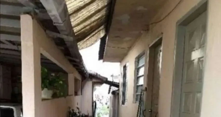 Vende-se Casa assobradada em área de 384 m2 na região do baeta neves, oportunidade..