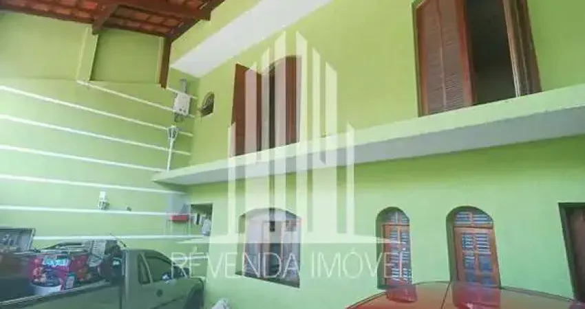 Imperdível! Casa à venda em São Bernardo do Campo-SP, no bairro Jordanópolis, com 2 quartos, 1 suíte, 2 banheiros, 3 vagas na garagem e 199m².