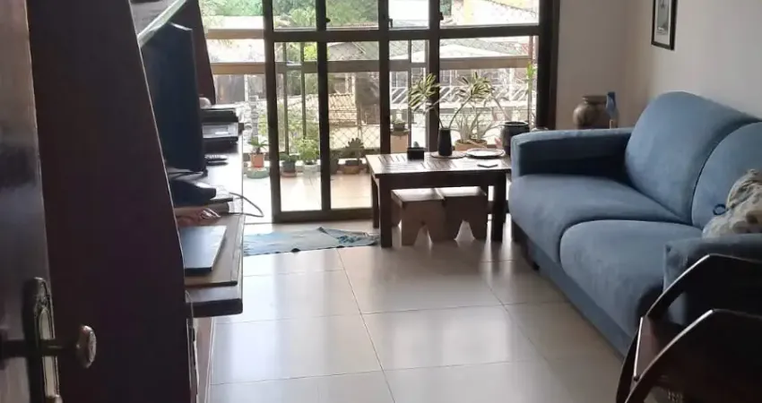 Apartamento recém reformado na avenida Carlos Drummond de Andrade