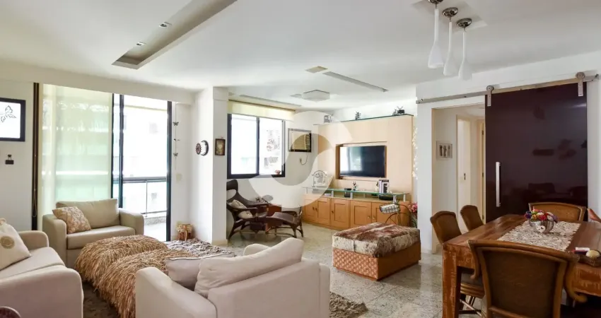 Apartamento maravilhoso em Charitas! Vista mar da varanda e sala ampliada, localização privilegiada e sol da manhã.