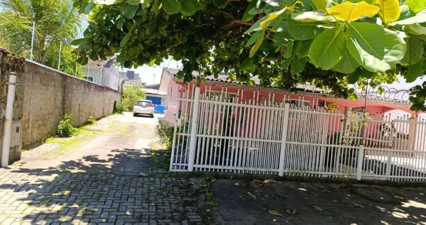 Casa com Terreno de 568 m²  por R$ 1.200.000,00 no Centro em Guaratuba-PR