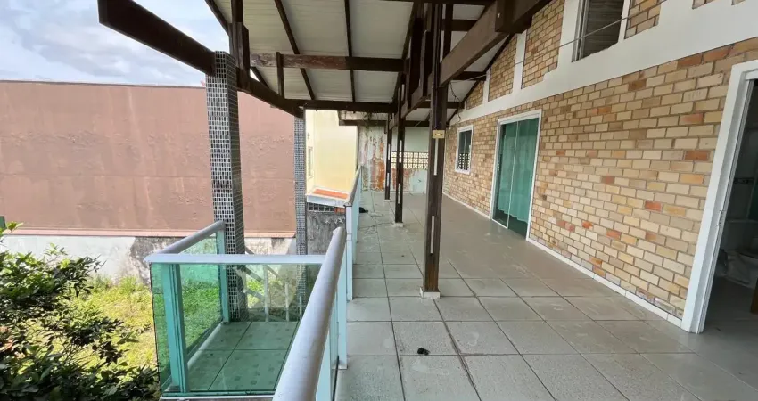 Ótimo sobrado com 4 quartos (suíte) em terreno de 360 m², por r$ 460.000,00 em itapoá/sc.