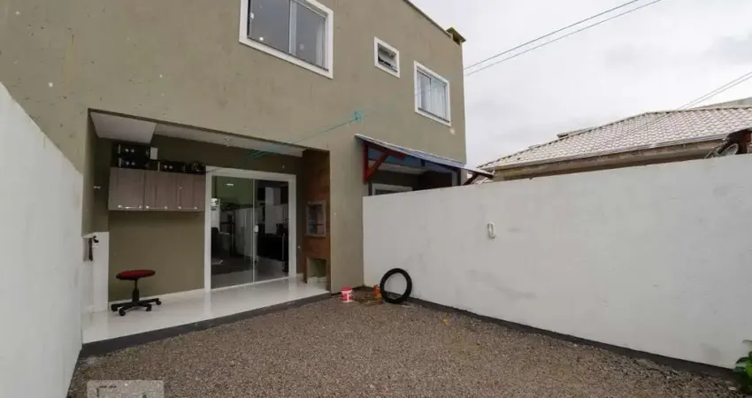 Casa para Venda em Florianópolis, São João do Rio Vermelho, 2 dormitórios, 2 suítes, 1 banheiro, 2 vagas
