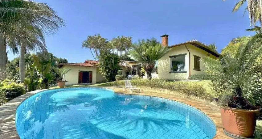 Condomínios Vila Velha - Cond. Vila Velha - Rústica, TÉRREA 1.880m² terreno, 5 d/ 3 sts, piscina!