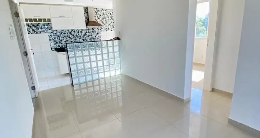 Belíssimo apartamento em condomínio,no centro de Pedra de Guaratiba.