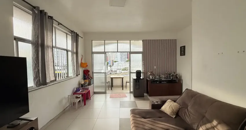 Vendo Excelente apartamento à venda com 130m², andar baixo, escada