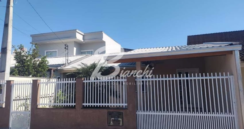 Casa à venda em Condomínio Fechado