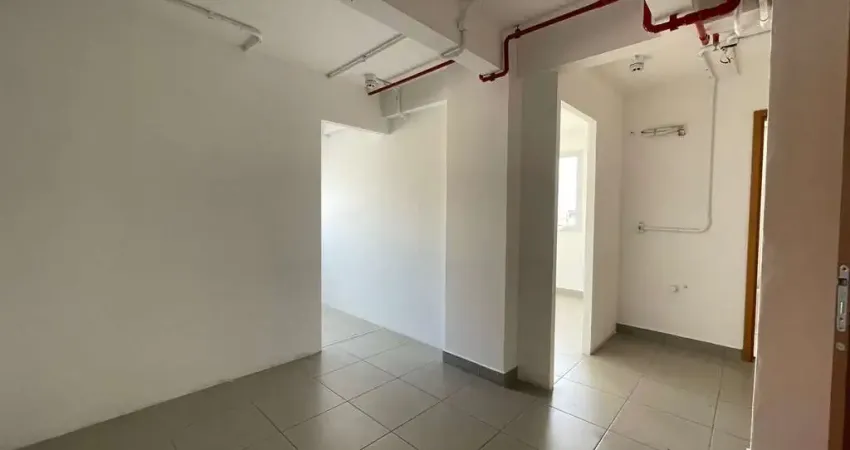 Sala comercial em prédio com portaria 24h, pronta para uso, bem localizada próximo ao metrô carrão