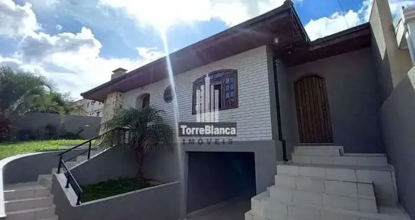 Casa à venda com três dormitórios, Ronda, Ponta Grossa, PR