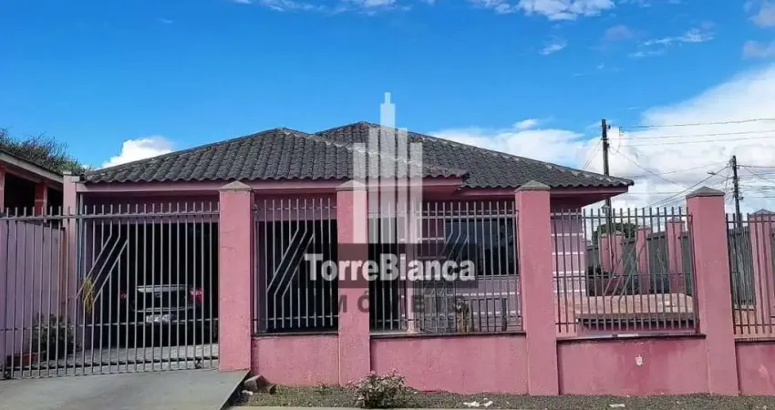 Casa à venda de esquina com 3 quartos (1 suíte) e churrasqueira em ótima localização