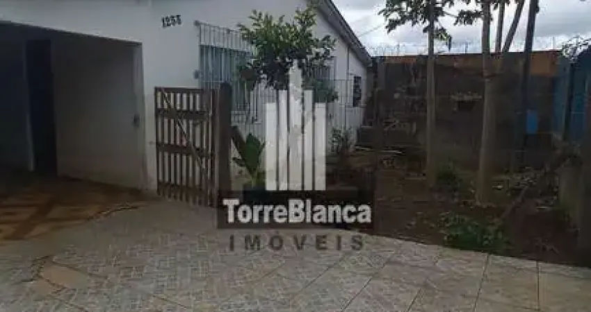 Venda e locação - casa com 2 quartos, 2 vagas de garagem, terreno amplo, uvaranas.