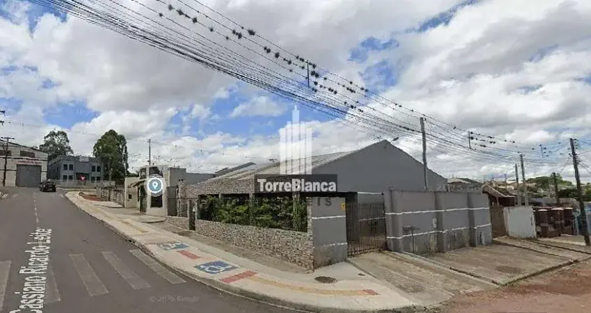 Venda e Locação - Casa Mobiliada com 3 quartos, 2 vagas, Churrasqueira, Santa Bárbara, Cará-Cará.