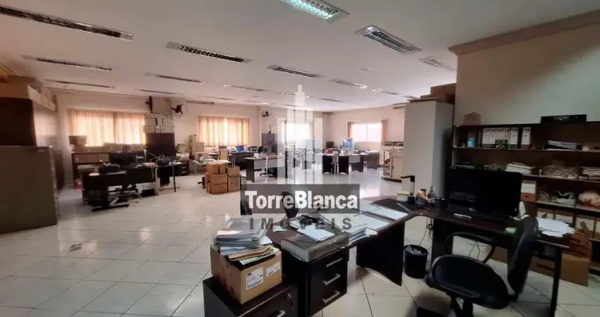 Locação - Sala Comercial, 3 salas, 2 banheiros, Estacionamento privado, Localização estratégica, Ce