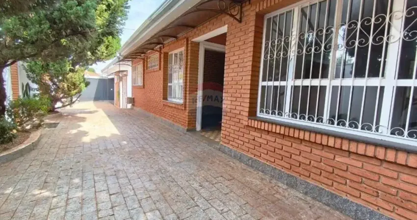 Imóvel a venda: residência ou comércio com piscina e alto potencial no bairro Vila Ferroviaria