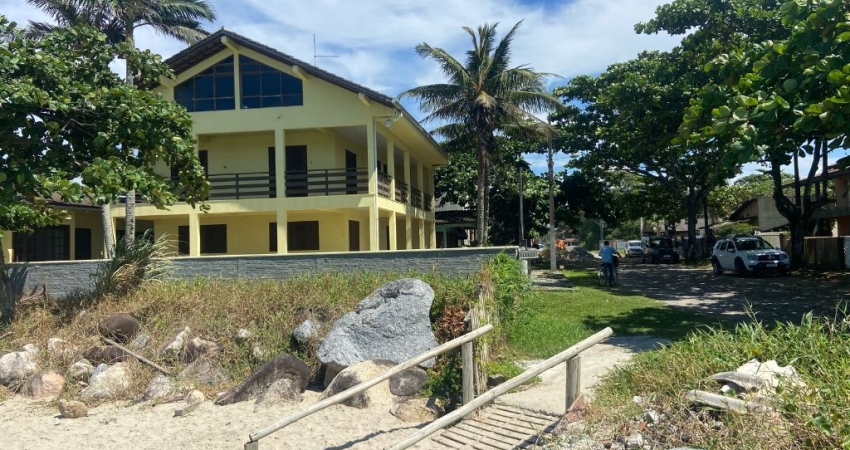 Casa à venda na Avenida Dom Henrique II, Paese, Itapoá