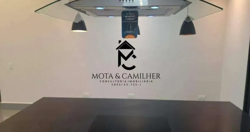 Casa térrea com piscina e varanda Gourmet em condomínio fechado