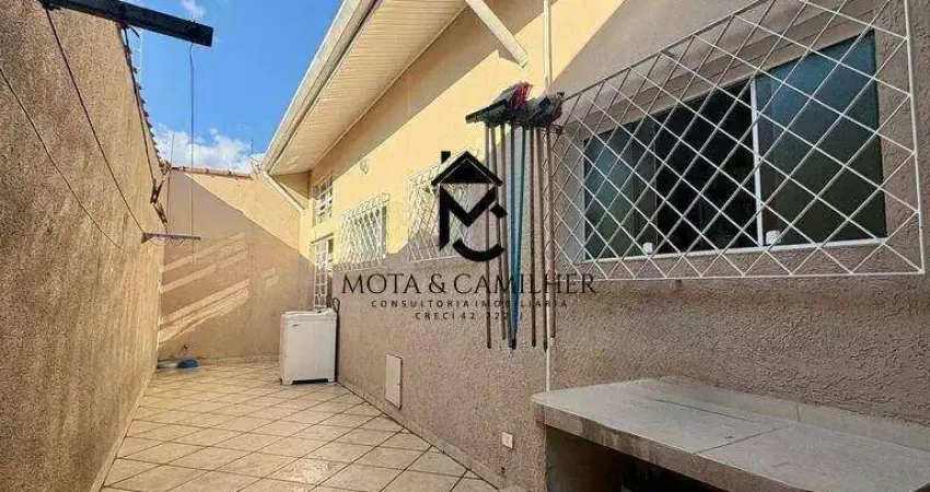 Casa em via pública com 3 dormitórios sendo 1 suíte master à venda em Taubaté.