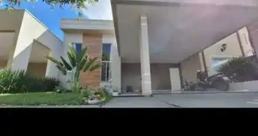 Casa térrea em condomínio fechado,3 dormitórios sendo uma suite