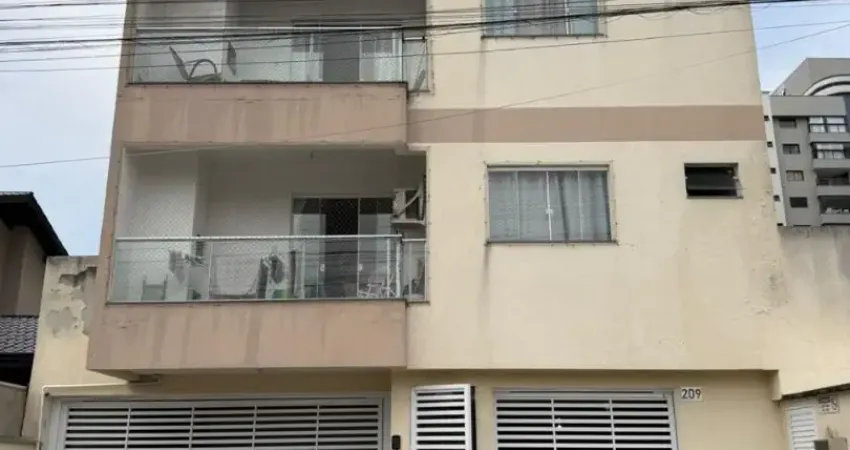 Apartamento 100 mts PRAIA mobiliado e equipado à venda no centro de Navegantes - 100m da praia