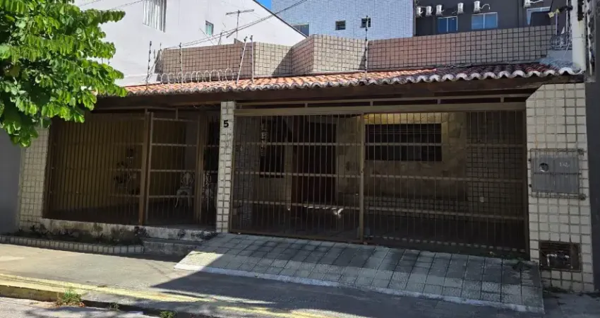 Casa com ótima localização entre o Midway e Atacadão (Prudente)
