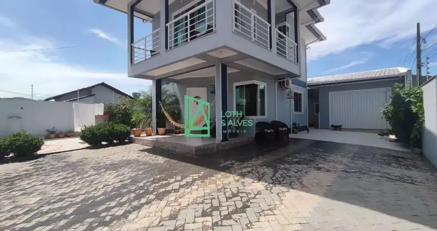 Casa à venda localizada no Gravatá, NAVEGANTES - SC, a 960 metros da praia.