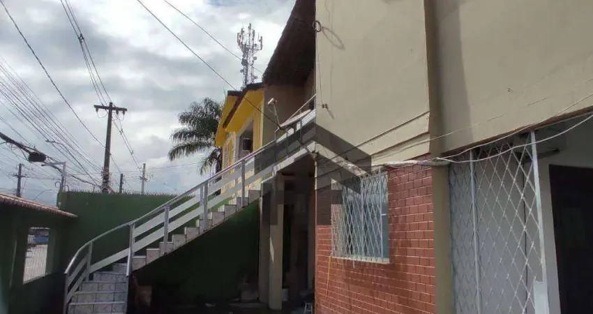Casa com 2 Pavimentos de 9 Quartos em Afogados, Recife