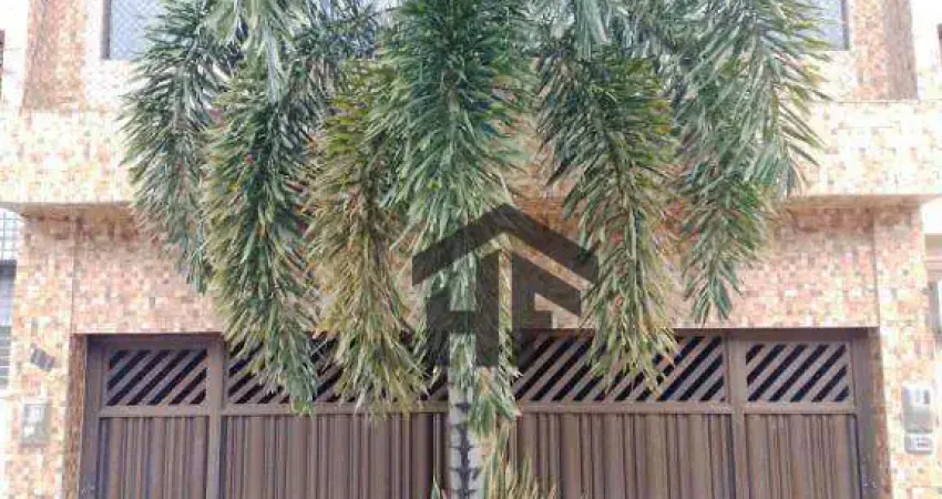 Casa de 2 andares, com 5 quartos sendo 2 suítes e área para eventos, localizada em Artur Lundgren I, Paulista - PE.  À Venda.