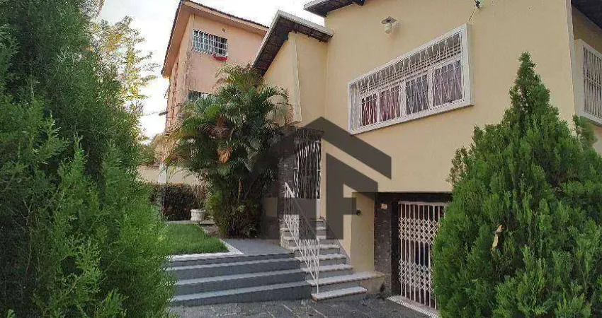 Casa de 225m² à venda, com 4 quartos, localizada em Casa Amarela, Recife - Pernambuco.