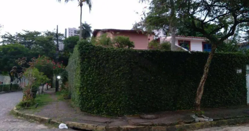 Casa Residencial ou Comercial de 237m² à venda, com 4 quartos suítes, localizada no Poço da Panela, Recife - Pernambuco.