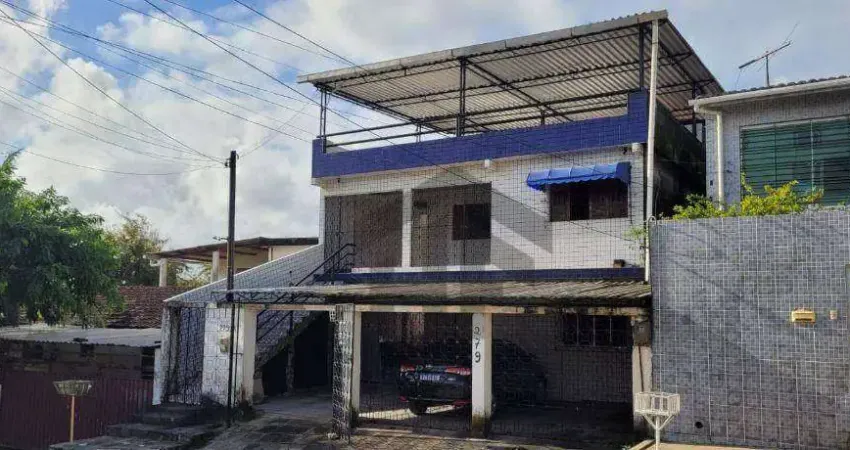 Duas Casas independentes, com uma área total de 260m², localizada em Cajueiro, Recife - Pernambuco.