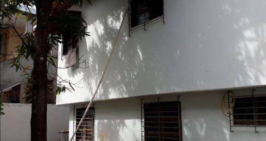 Casa de dois pavimentos, 360m, com 4 quartos, localizada em Campo Grande, Recife - Pernambuco.