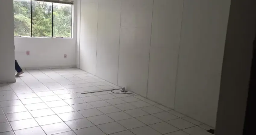 Sala comercial com 1 sala para alugar na Rua Santa Catarina, 634, Floresta, Joinville