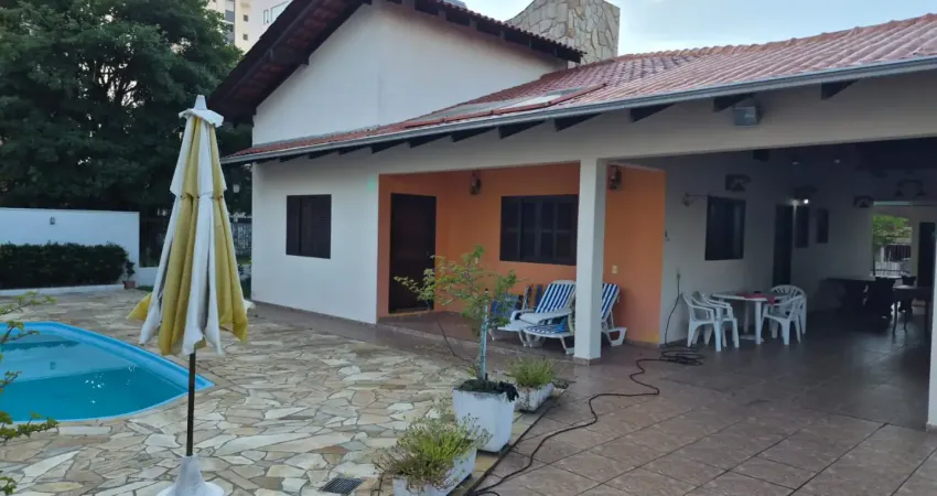 Aluga-se Casa com Piscina – Bairro Anita Garibaldi – Joinville/SC