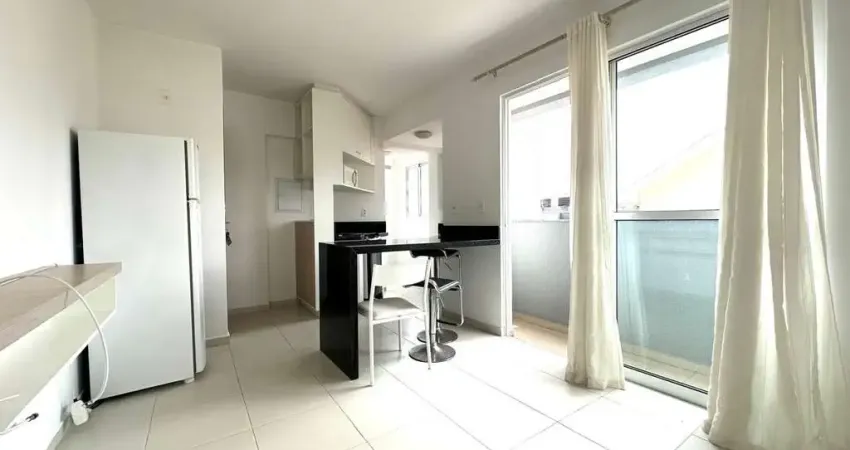 Apartamento semi-mobiliado com 1 quarto e sacada no Rebouças