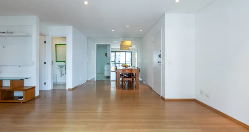 Apartamento para venda em Brooklin Paulista com 2 quartos, sendo 1 suíte , 112m², construido em 2002.