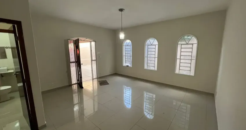 Aluga-se ótima casa proximo av. Cenobelino - residencial/comercial