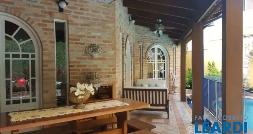 Casa em condomínio fechado com 4 quartos para alugar na Alameda Apetubas, Alphaville, Santana de Parnaíba