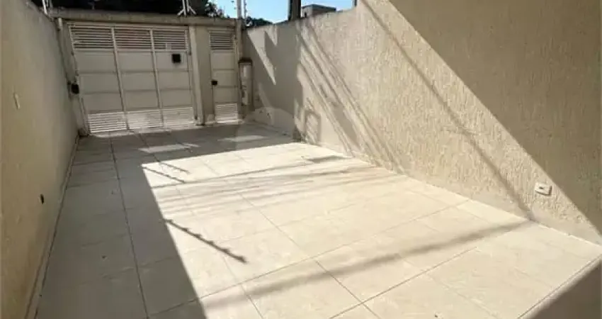 Lindo sobrado novo em ótima localização, próximo do supermercado sonda no jaçana, com 3 dormitórios sendo uma suíte com sacada e 2 banheiros, sala ampla, cozinha arejada, 3 banheiros, duas vagas de ga