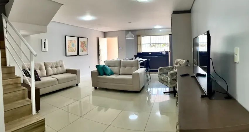 Sobrado à venda | 50m da Praia | Vista Mar | 2 Suítes + 1 dormt. + 2 Vagas | Oportunidade em Bal. Piçarras