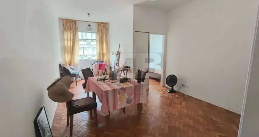 Apartamento de 2 quartos + dependência em Copacabana, 80m2.