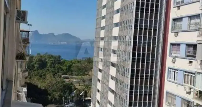 Apartamento à venda no Flamengo, 53m2, quarto e sala. R Almirante Tamandaré