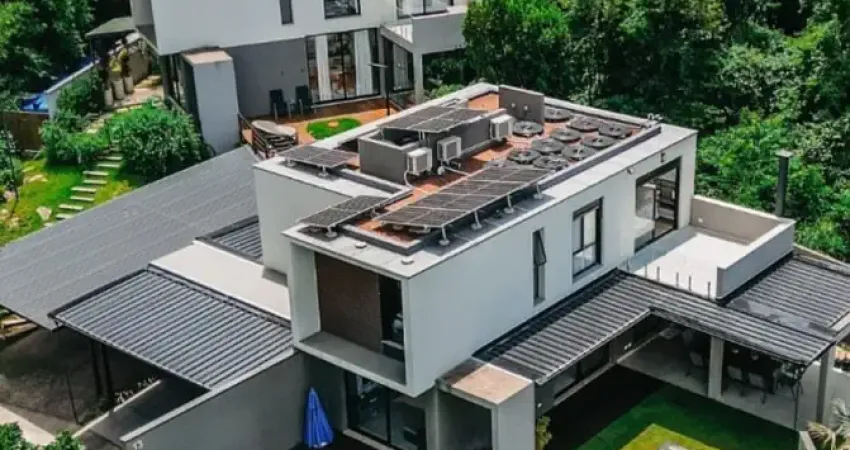 Casa alto padrão mobiliada no La Reserva com vista para Pedra Grande e energia solar