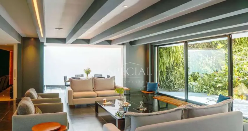 Residência exclusiva com piscina, cinema e 4 suítes no alto de pinheiros