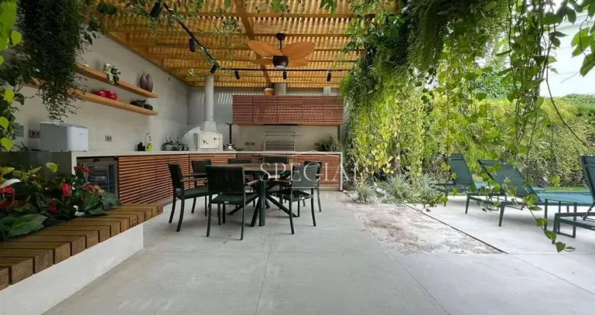 225 m², 3 dorm, sendo 2 suítes, 3 vagas – Residência com lazer privativo em Moema